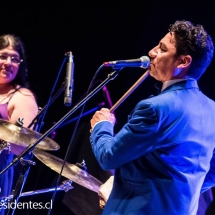cueca_chilena_cueca_rock__festival_masa_consejo_de_la_cultura_conjunto_chileno_musical_fiestas_patrias_fiestas_costumbristas_pandero_baile_nacional_los_residentes_de_la_cueca_15